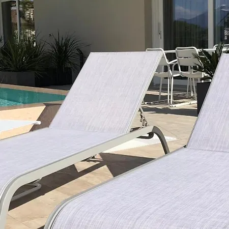 *central Lakeside Apt*swimming Pool & Free Parking Apartamento